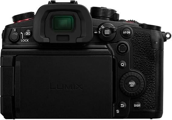 Panasonic Lumix GH6 Micro Four Thirds mit 25,2 MP und 5.7K 60p Video
